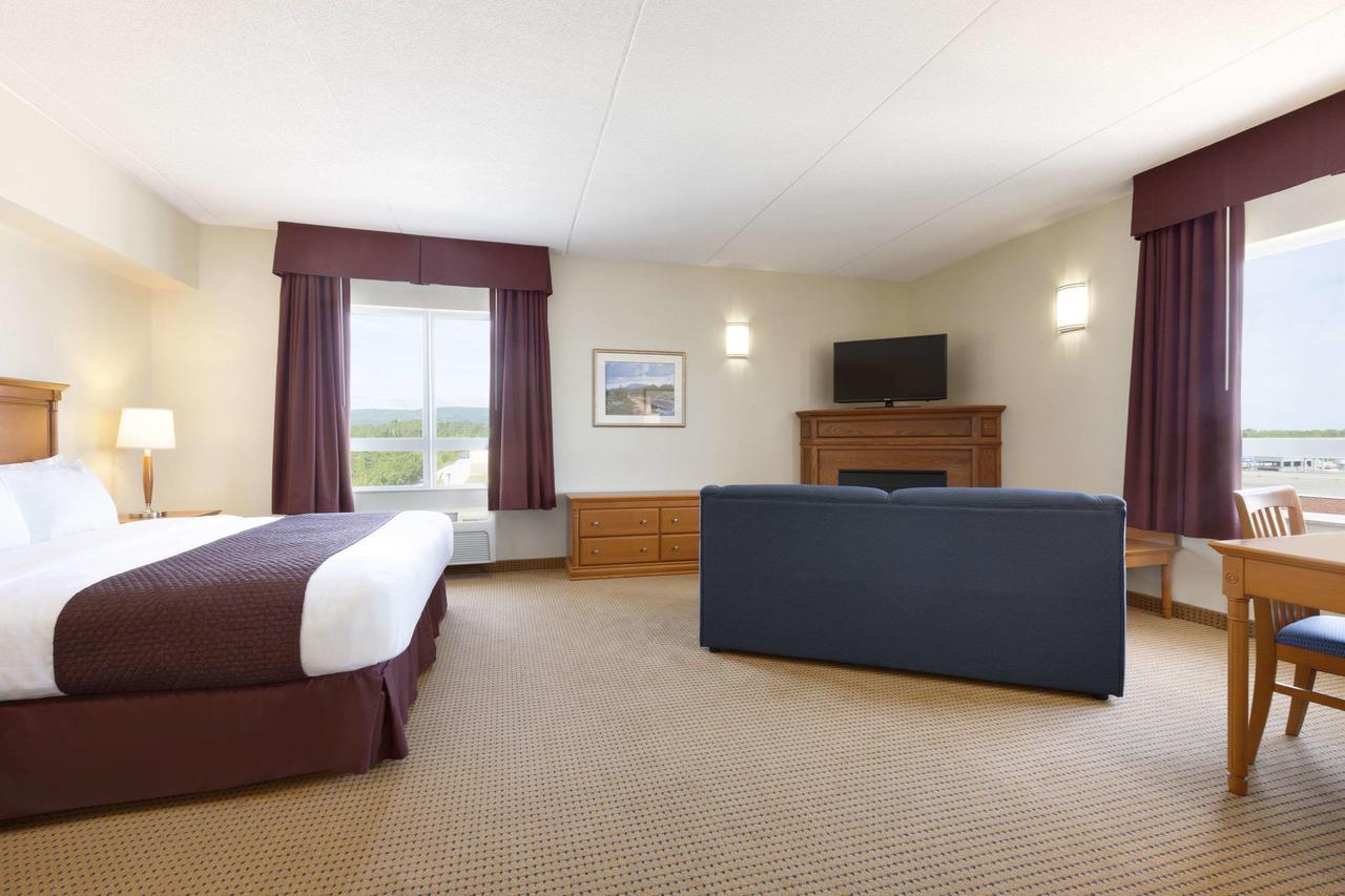 Days Inn & Suites By Wyndham Collingwood Εξωτερικό φωτογραφία