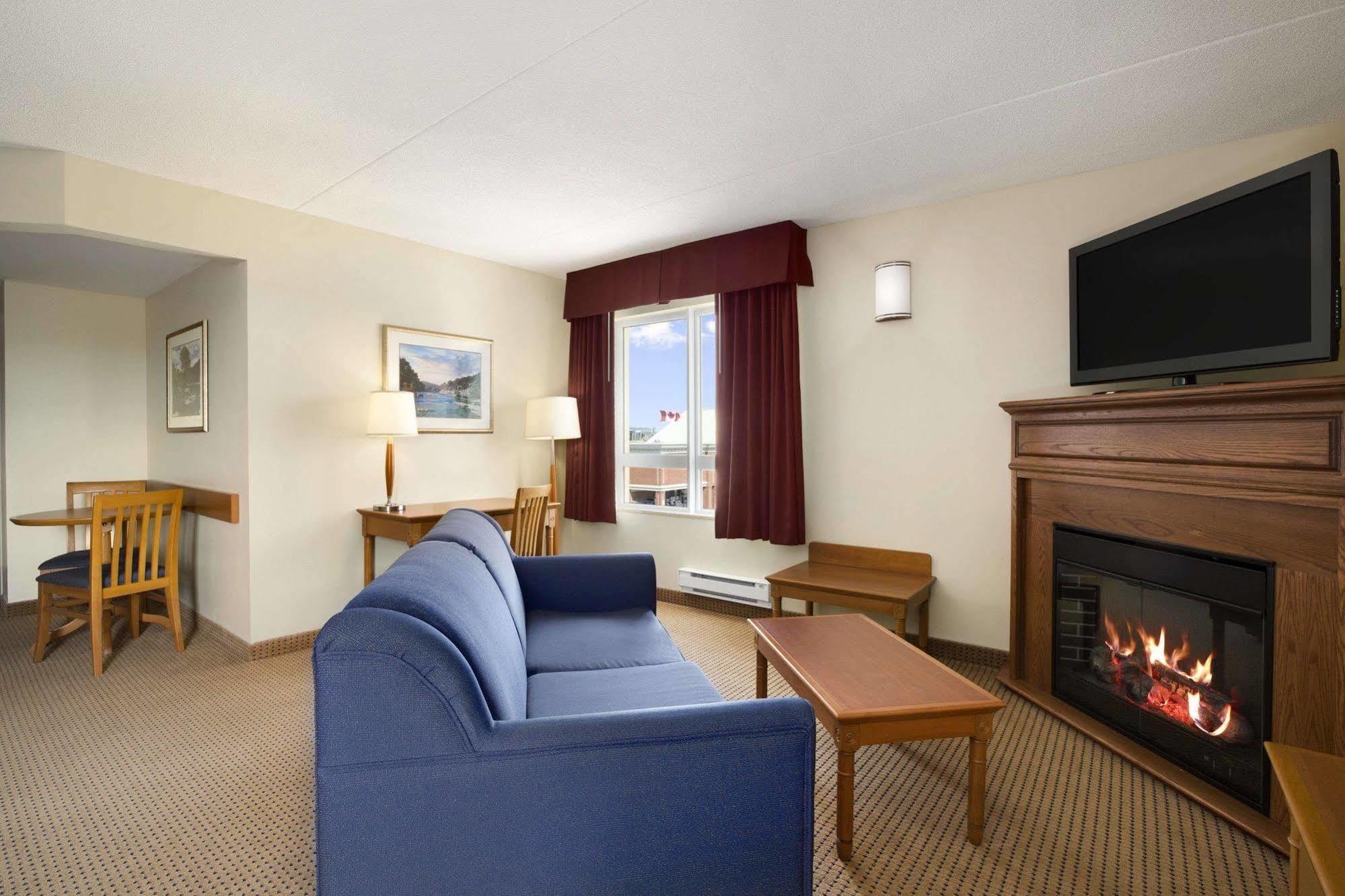Days Inn & Suites By Wyndham Collingwood Εξωτερικό φωτογραφία